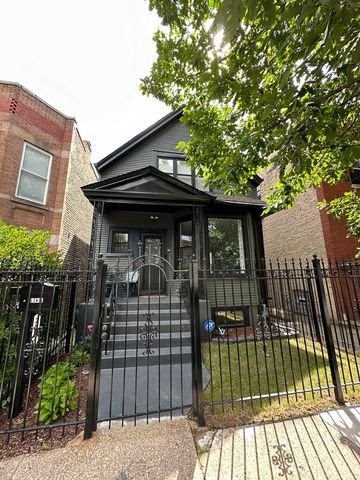 2817 N Sacramento Avenue, Chicago, IL 60618