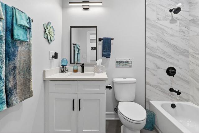 2817 N Sacramento Avenue, Chicago, IL 60618