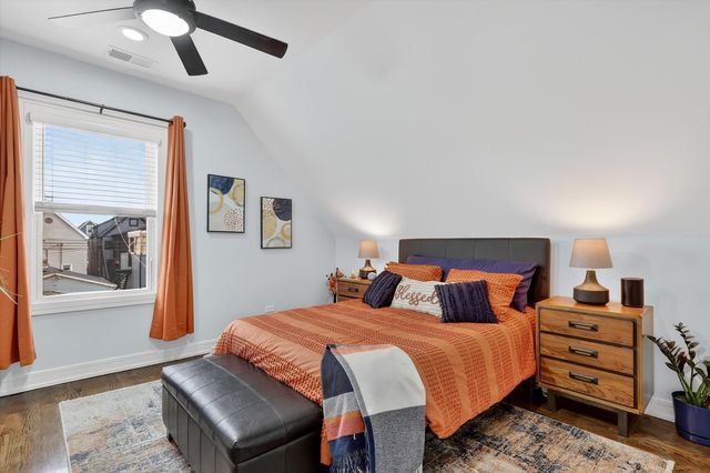 2817 N Sacramento Avenue, Chicago, IL 60618