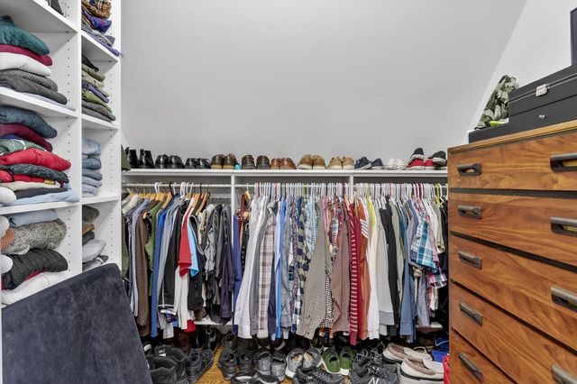 2817 N Sacramento Avenue, Chicago, IL 60618