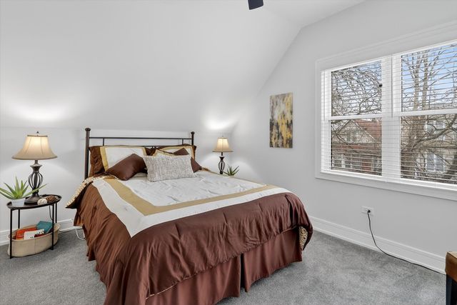 2817 N Sacramento Avenue, Chicago, IL 60618