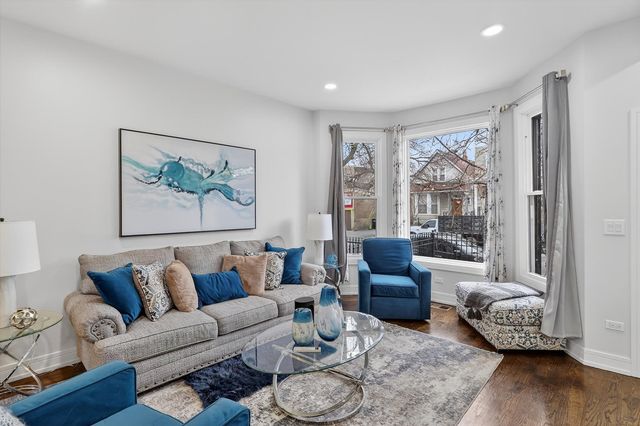 2817 N Sacramento Avenue, Chicago, IL 60618