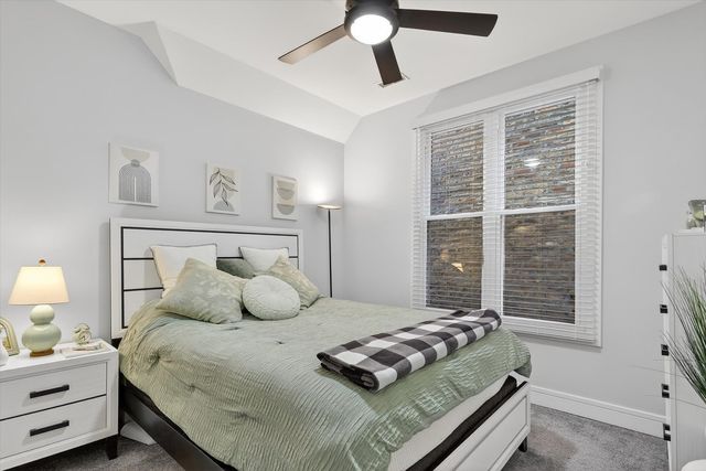 2817 N Sacramento Avenue, Chicago, IL 60618