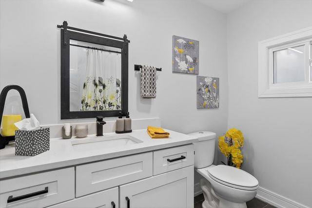 2817 N Sacramento Avenue, Chicago, IL 60618