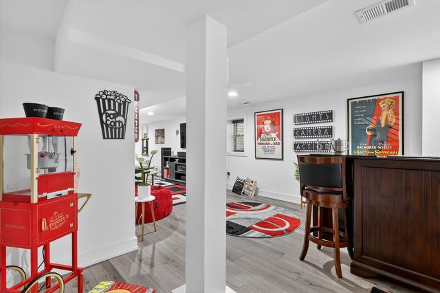 2817 N Sacramento Avenue, Chicago, IL 60618