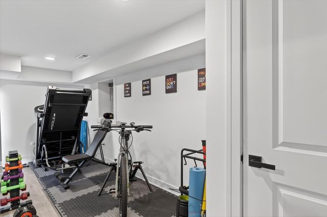 2817 N Sacramento Avenue, Chicago, IL 60618