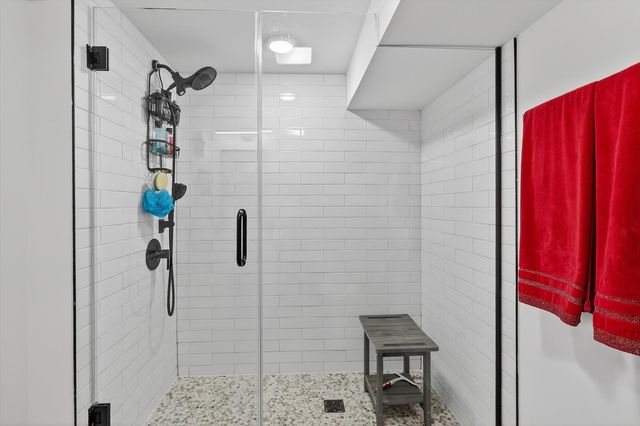 2817 N Sacramento Avenue, Chicago, IL 60618