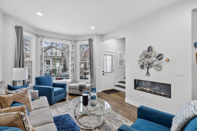 2817 N Sacramento Avenue, Chicago, IL 60618