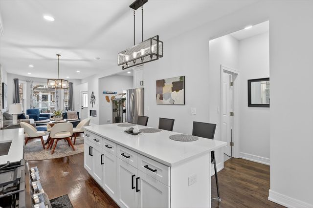 2817 N Sacramento Avenue, Chicago, IL 60618