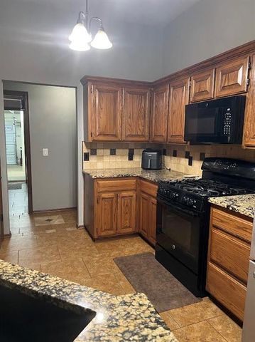 713 Gyrfalcon Drive, Norman, OK 73072