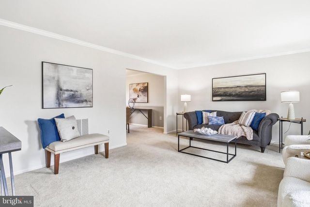 5062 QUEENS WOOD DR, Burke, VA 22015