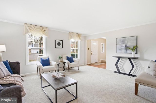 5062 QUEENS WOOD DR, Burke, VA 22015