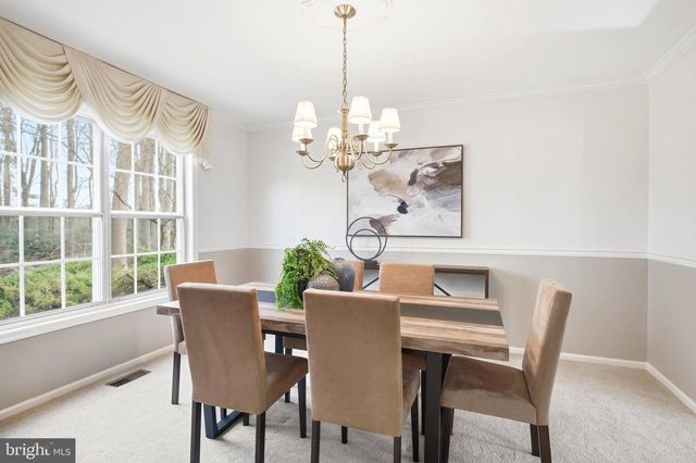 5062 QUEENS WOOD DR, Burke, VA 22015