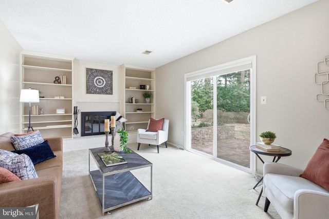 5062 QUEENS WOOD DR, Burke, VA 22015