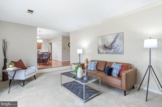 5062 QUEENS WOOD DR, Burke, VA 22015