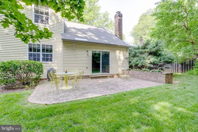 5062 QUEENS WOOD DR, Burke, VA 22015