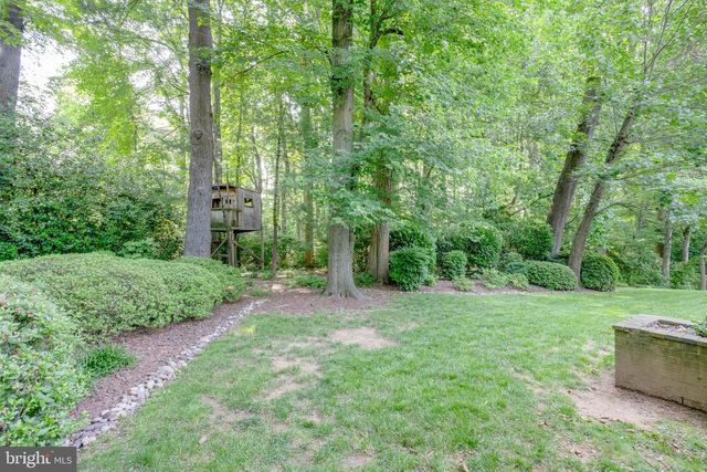 5062 QUEENS WOOD DR, Burke, VA 22015