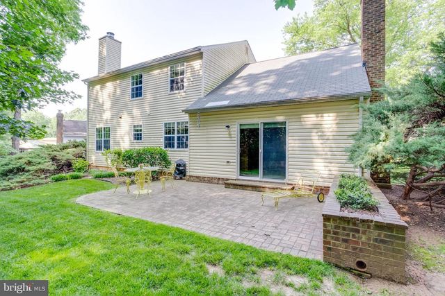 5062 QUEENS WOOD DR, Burke, VA 22015