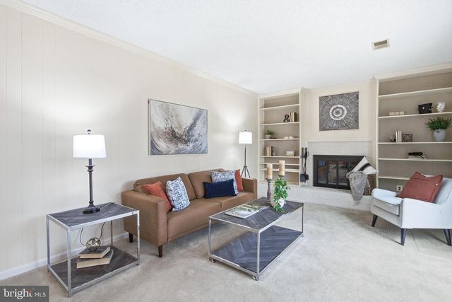 5062 QUEENS WOOD DR, Burke, VA 22015