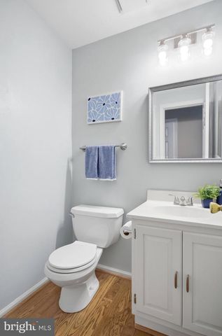 5062 QUEENS WOOD DR, Burke, VA 22015