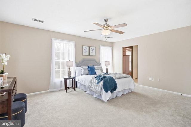 5062 QUEENS WOOD DR, Burke, VA 22015