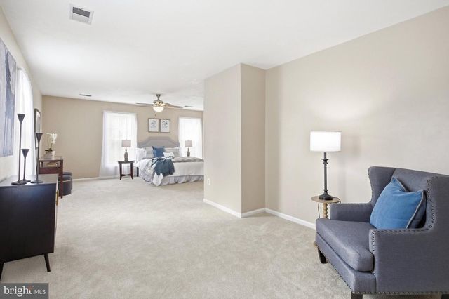 5062 QUEENS WOOD DR, Burke, VA 22015