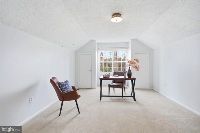 5062 QUEENS WOOD DR, Burke, VA 22015