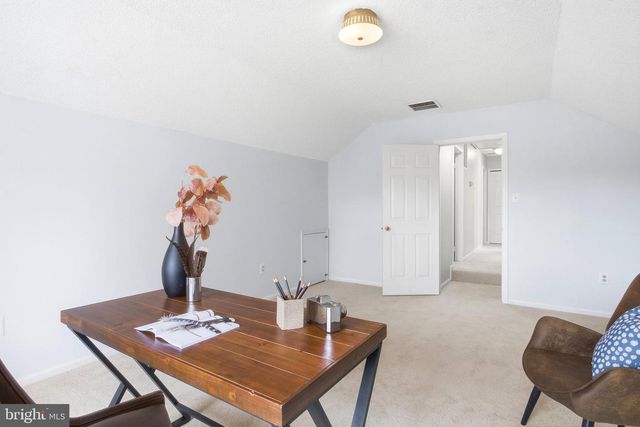 5062 QUEENS WOOD DR, Burke, VA 22015