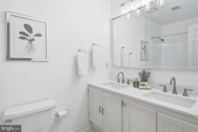 5062 QUEENS WOOD DR, Burke, VA 22015