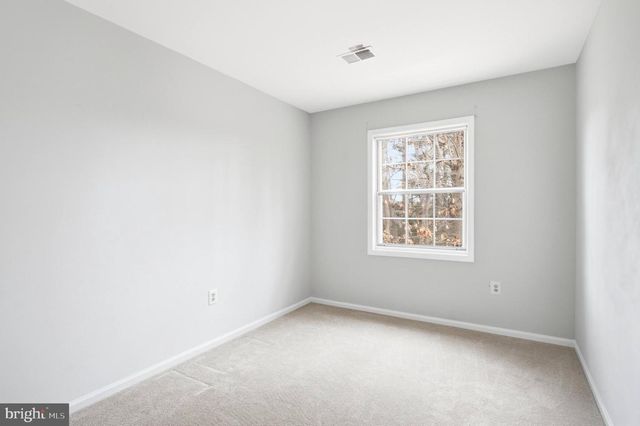 5062 QUEENS WOOD DR, Burke, VA 22015