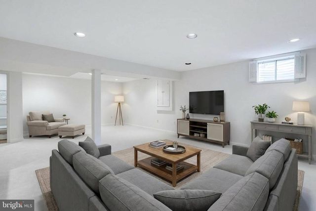 5062 QUEENS WOOD DR, Burke, VA 22015