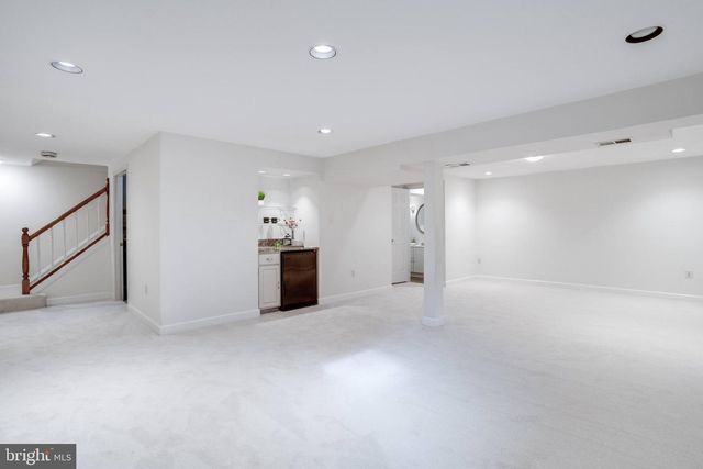 5062 QUEENS WOOD DR, Burke, VA 22015