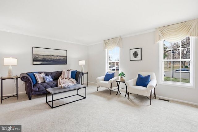 5062 QUEENS WOOD DR, Burke, VA 22015