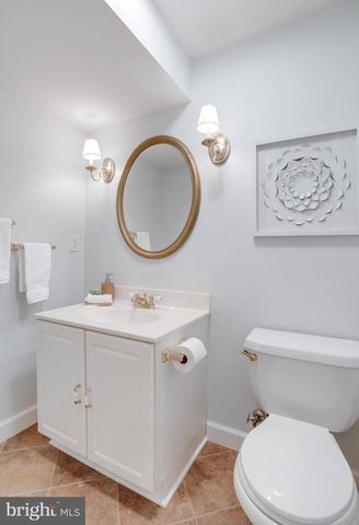 5062 QUEENS WOOD DR, Burke, VA 22015