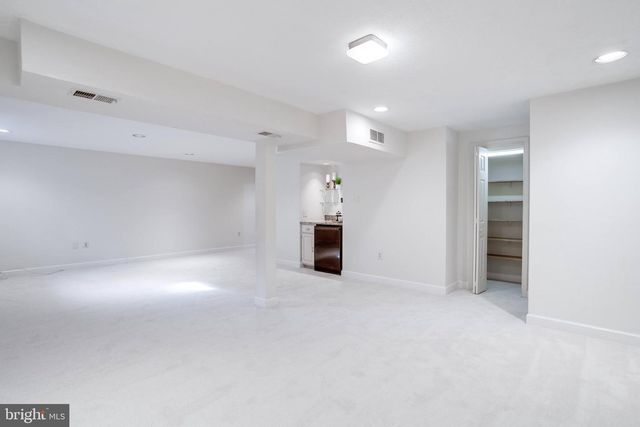 5062 QUEENS WOOD DR, Burke, VA 22015