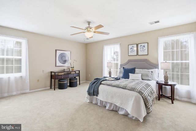 5062 QUEENS WOOD DR, Burke, VA 22015