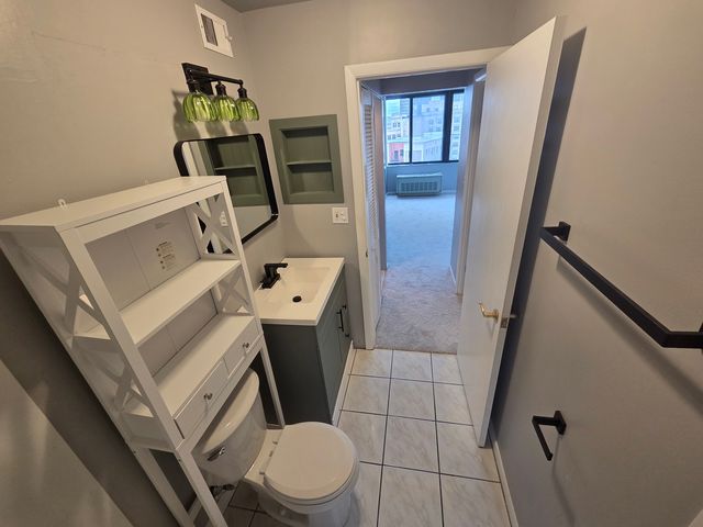 2754 N Hampden Court 1407, Chicago, IL 60614