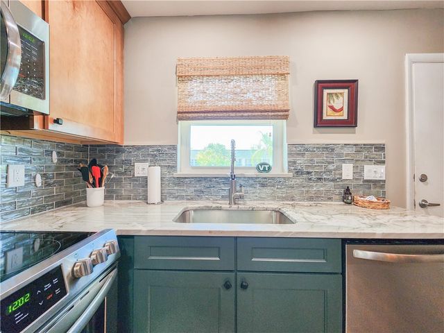 2800 Indian River Boulevard 8M, Vero Beach, FL 32960