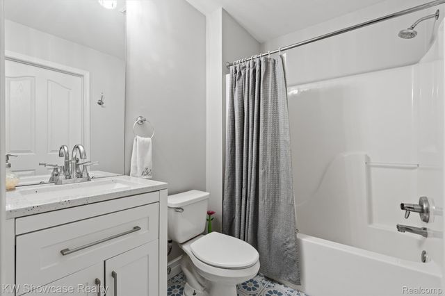 7489 Wyngate Drive, Independence Charter Township, MI 48348