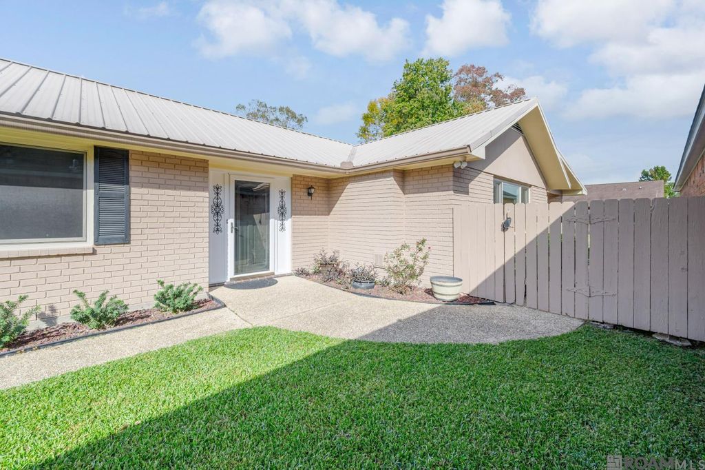 15521 Summerwood Ave, Baton Rouge, LA 70817