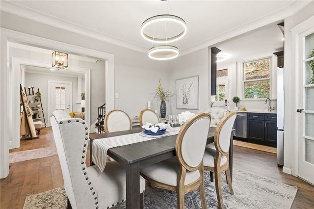 32 Fernwood Ave, Mt Lebanon, PA 15228