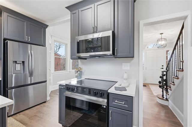 32 Fernwood Ave, Mt Lebanon, PA 15228