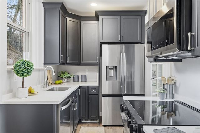 32 Fernwood Ave, Mt Lebanon, PA 15228