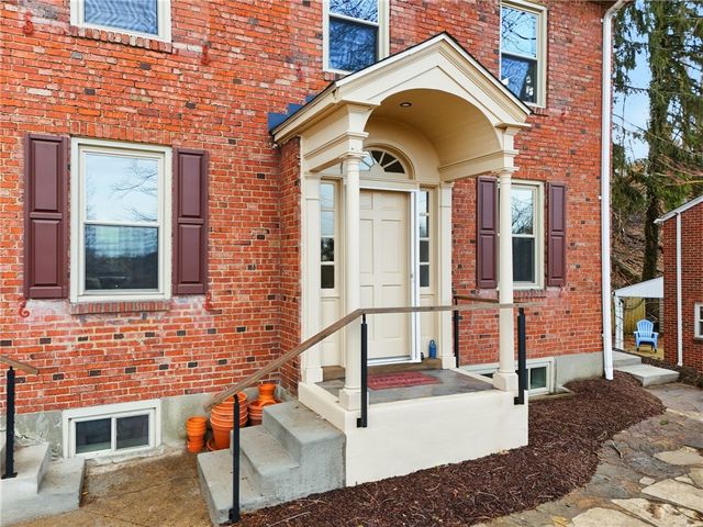 32 Fernwood Ave, Mt Lebanon, PA 15228