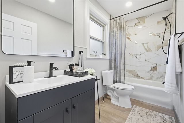 32 Fernwood Ave, Mt Lebanon, PA 15228