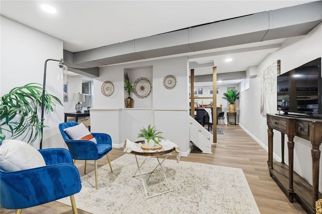 32 Fernwood Ave, Mt Lebanon, PA 15228