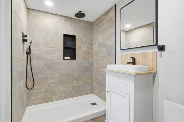 32 Fernwood Ave, Mt Lebanon, PA 15228