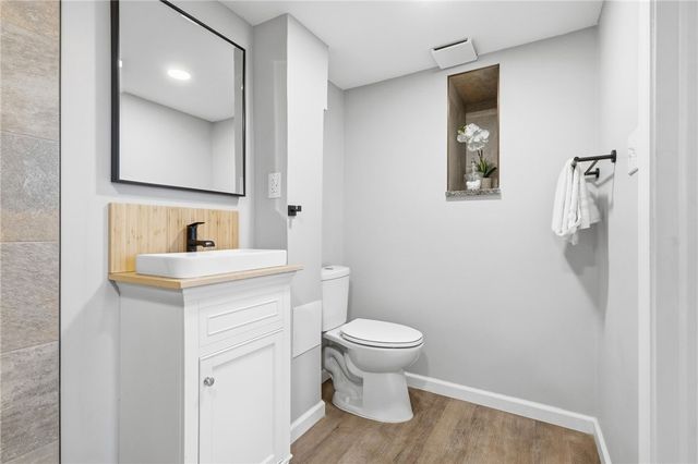 32 Fernwood Ave, Mt Lebanon, PA 15228