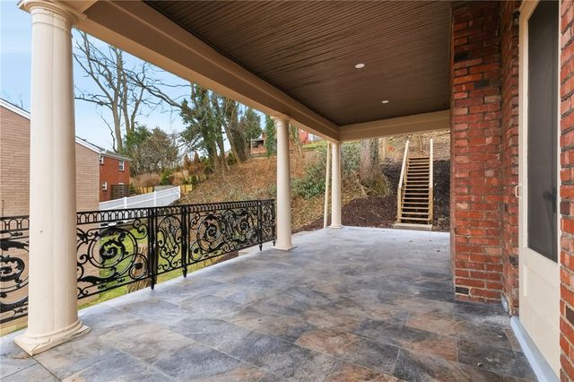 32 Fernwood Ave, Mt Lebanon, PA 15228