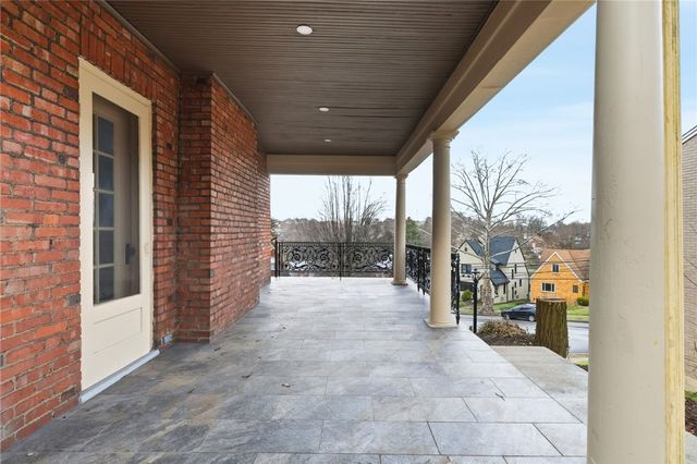 32 Fernwood Ave, Mt Lebanon, PA 15228